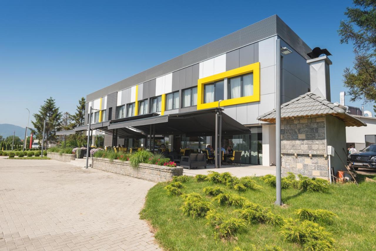 Hotel Stobex Loznica Exteriör bild