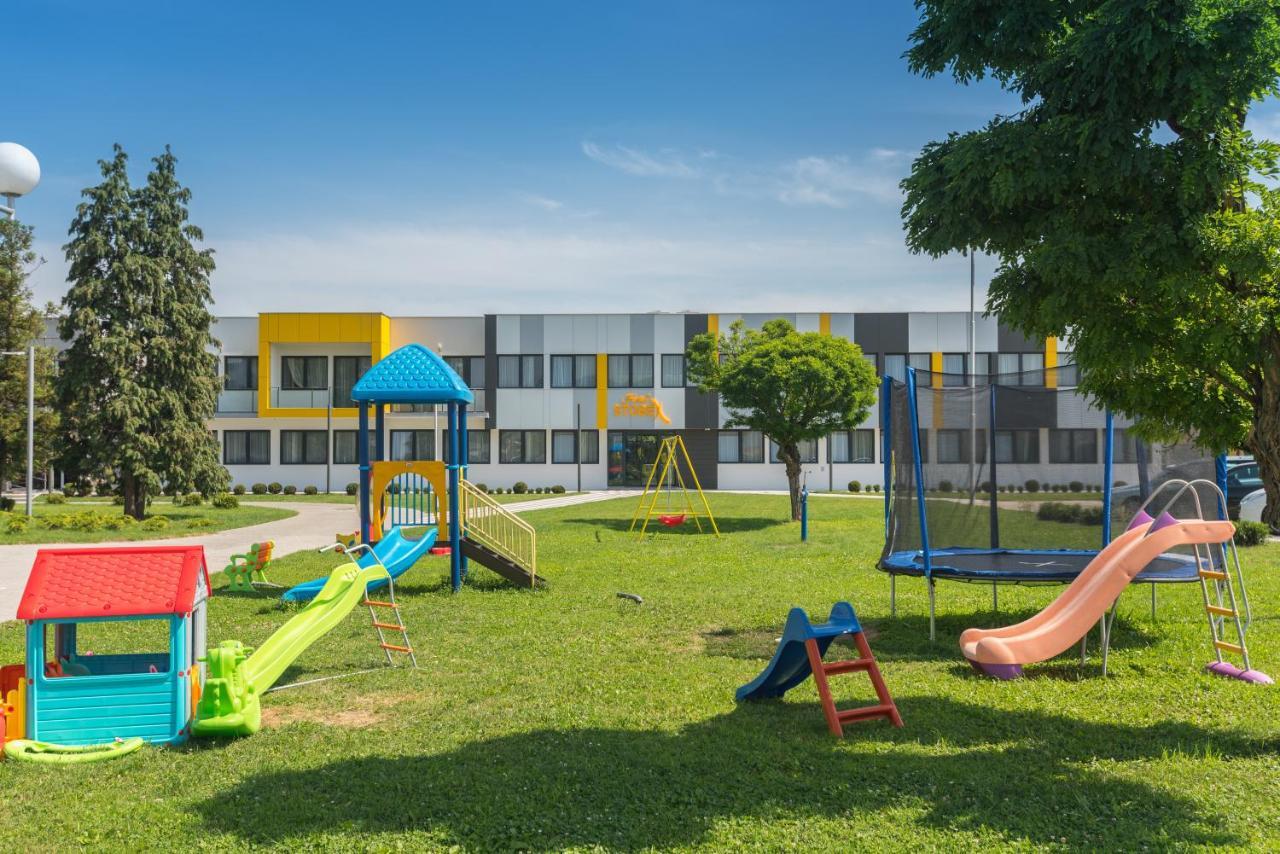 Hotel Stobex Loznica Exteriör bild