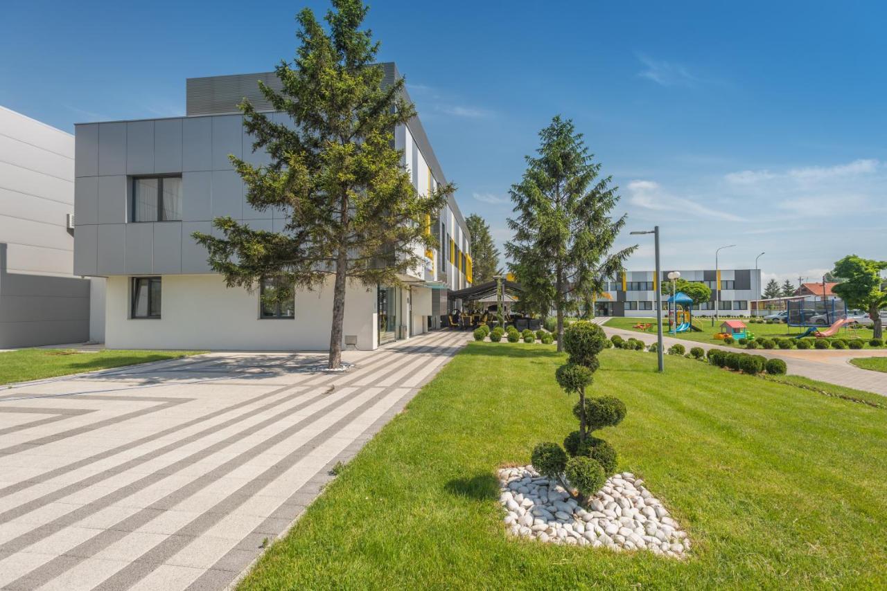 Hotel Stobex Loznica Exteriör bild