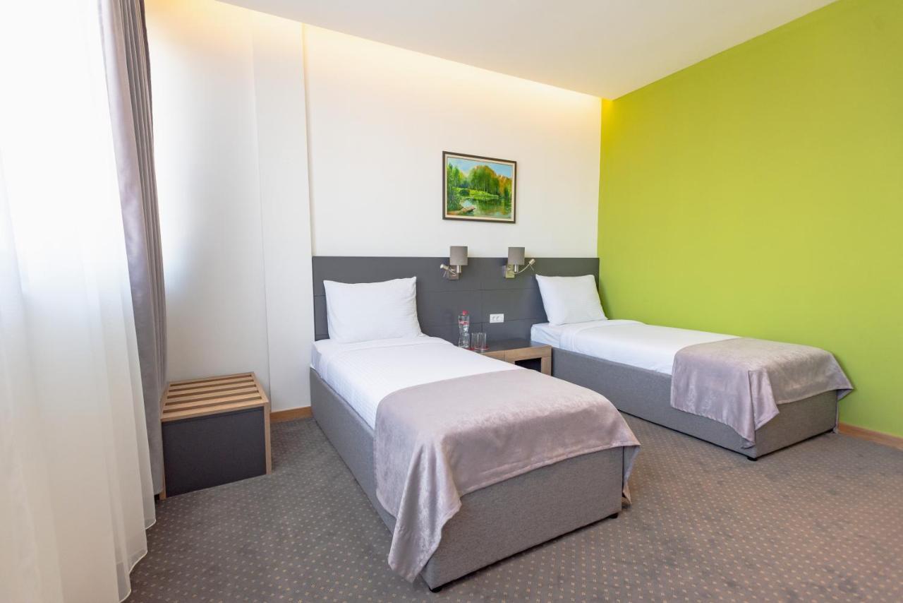 Hotel Stobex Loznica Exteriör bild