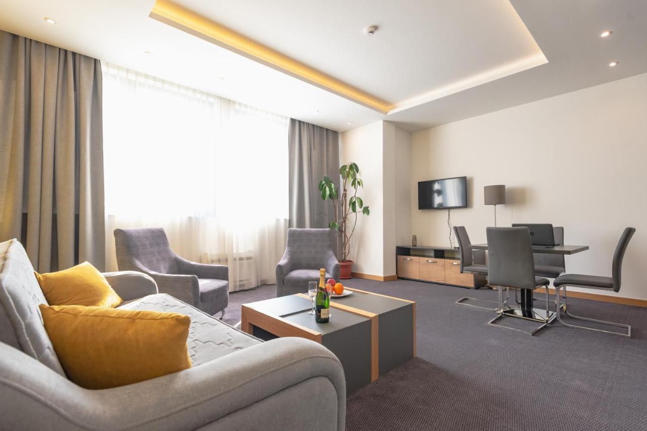 Hotel Stobex Loznica Exteriör bild