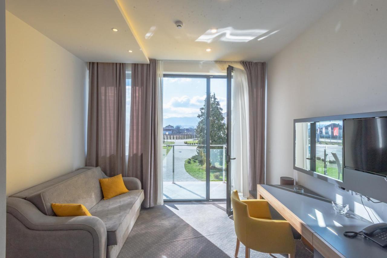 Hotel Stobex Loznica Exteriör bild