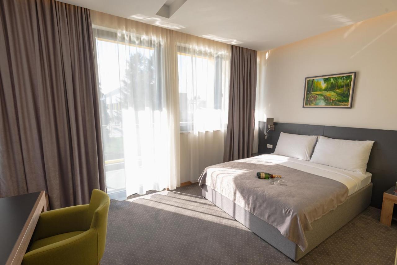 Hotel Stobex Loznica Exteriör bild