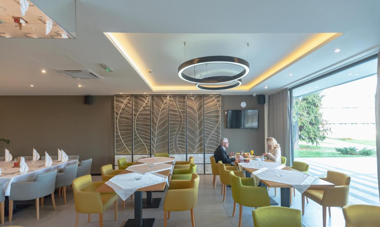 Hotel Stobex Loznica Exteriör bild