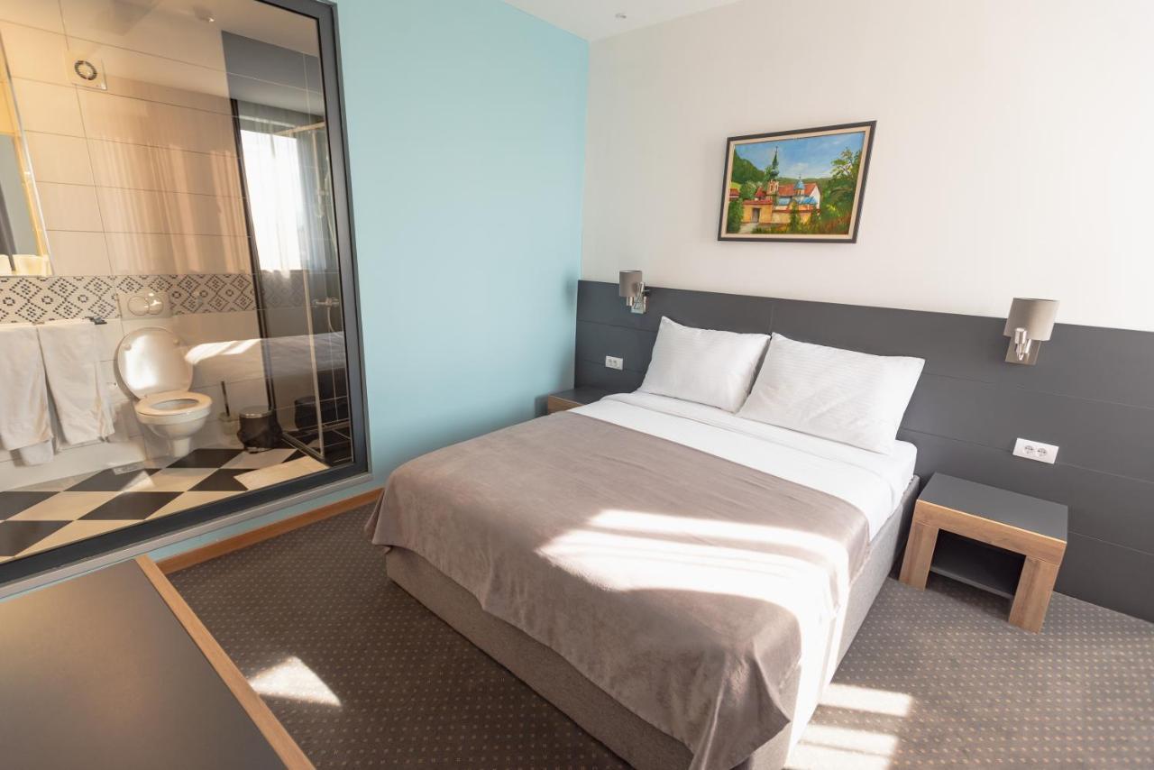 Hotel Stobex Loznica Exteriör bild