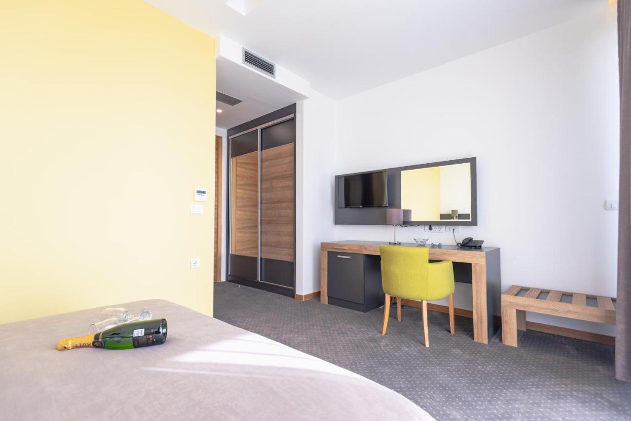 Hotel Stobex Loznica Exteriör bild