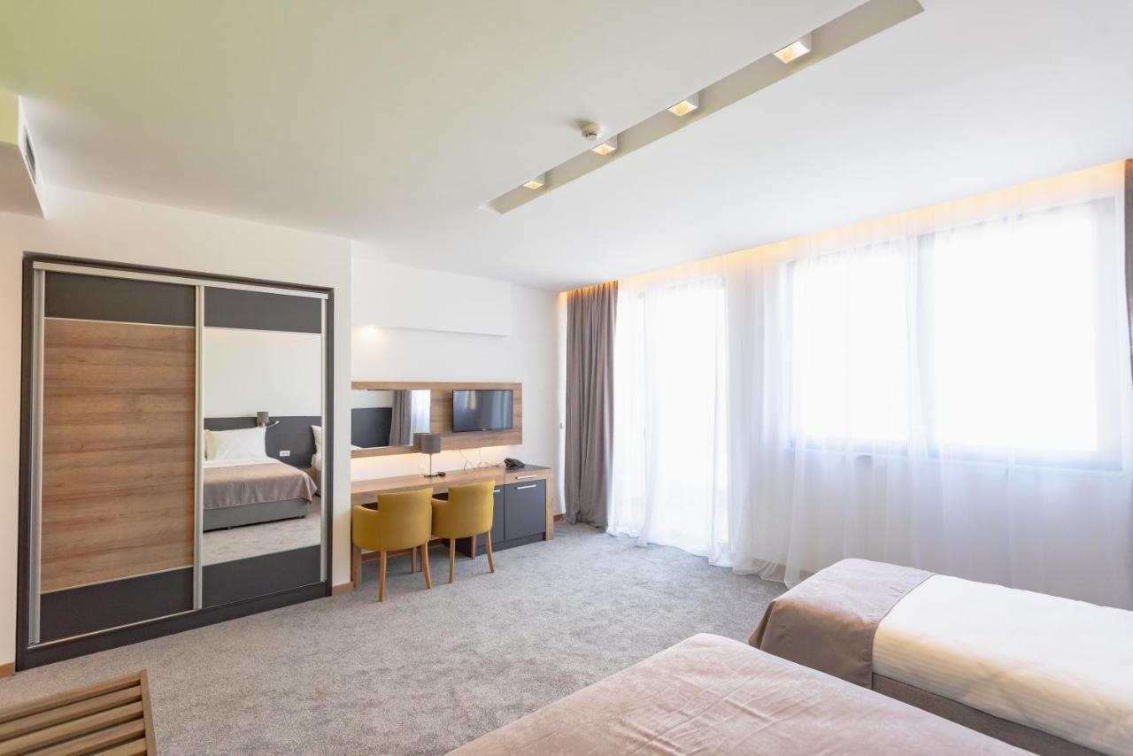 Hotel Stobex Loznica Exteriör bild